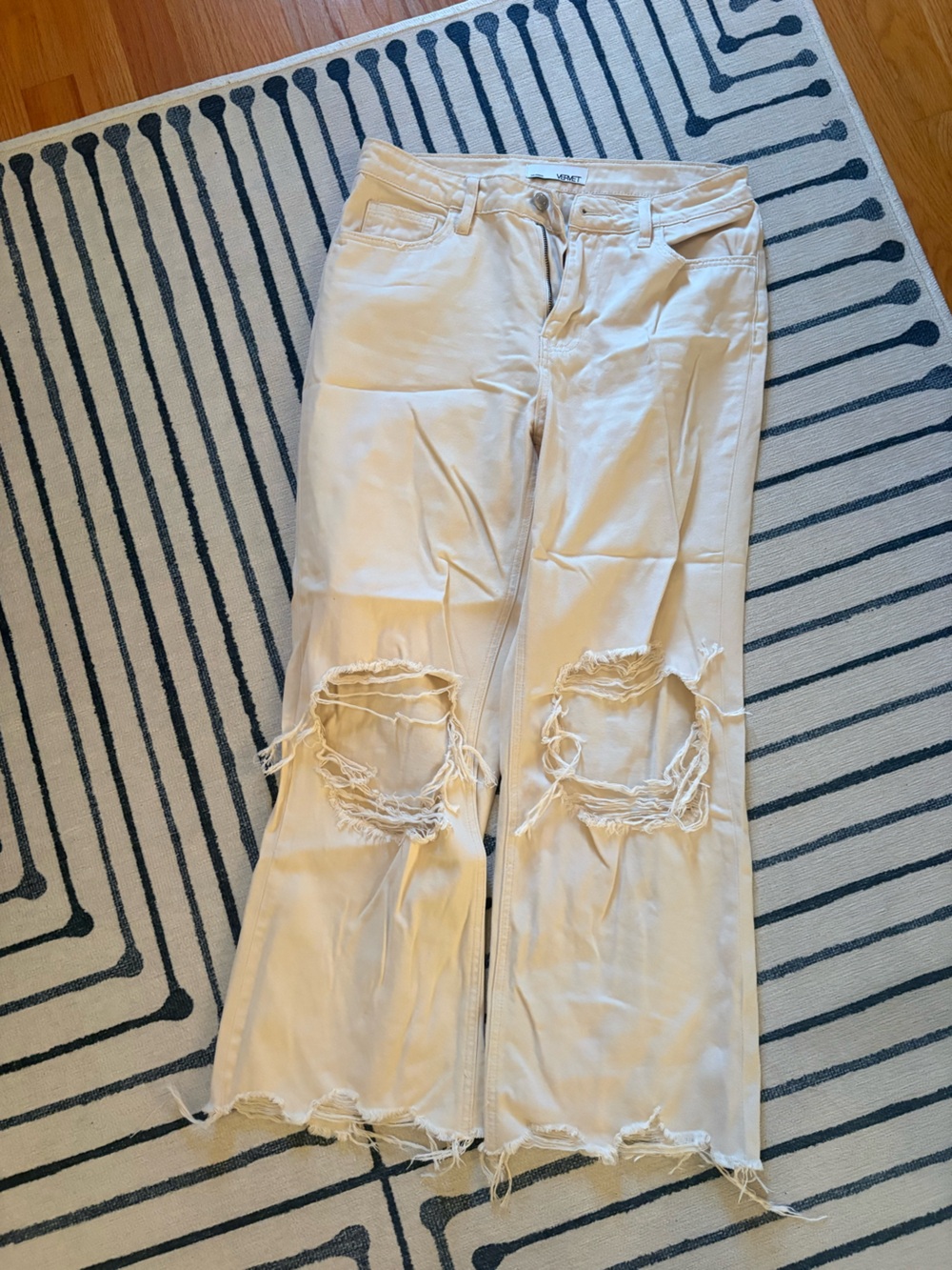 Ivory Distressed Knee Skinny Jeans
